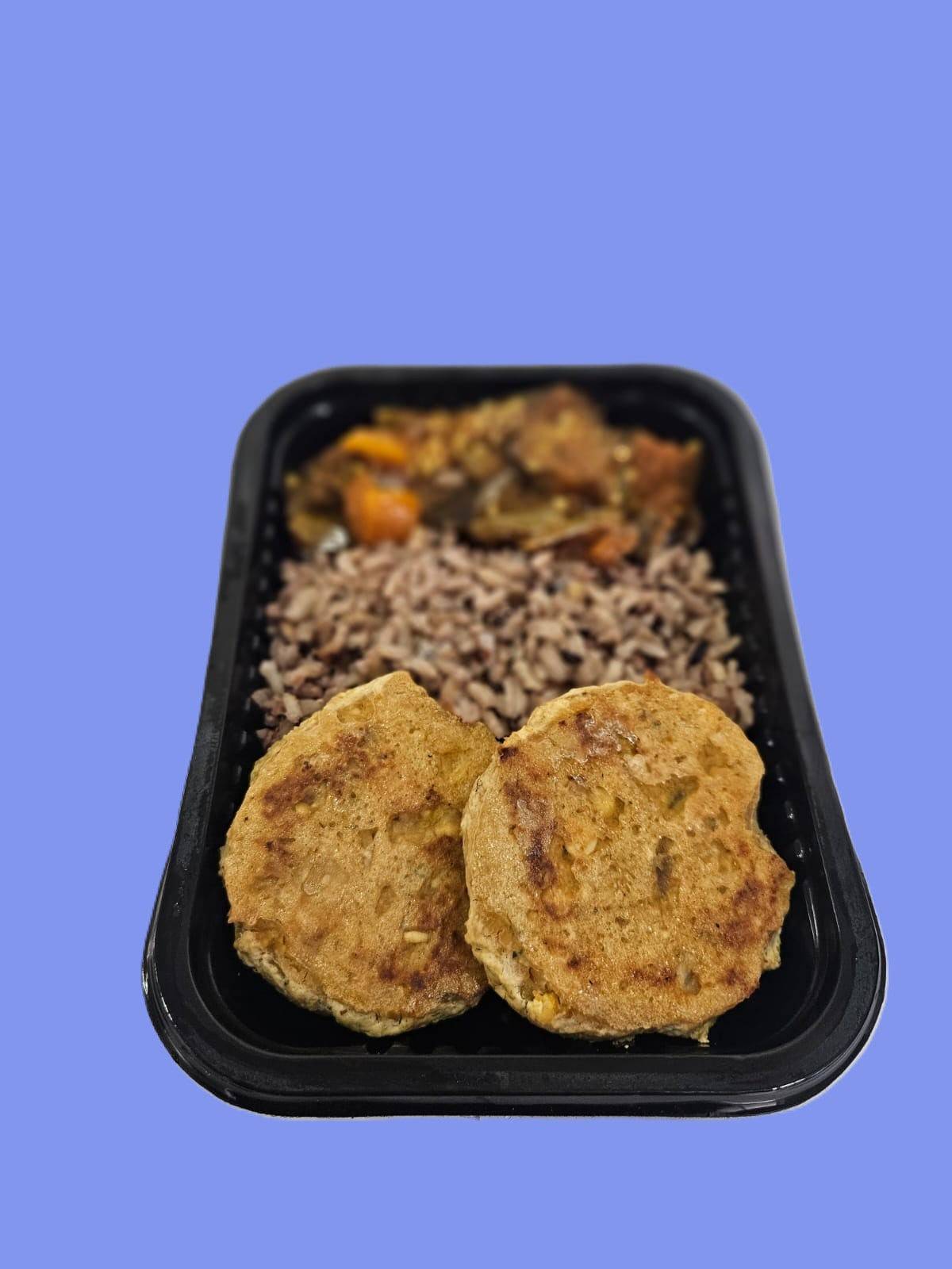 Hamburguer de grao de bico com shimeji + Arroz multigrãos + caponata de Berinjela