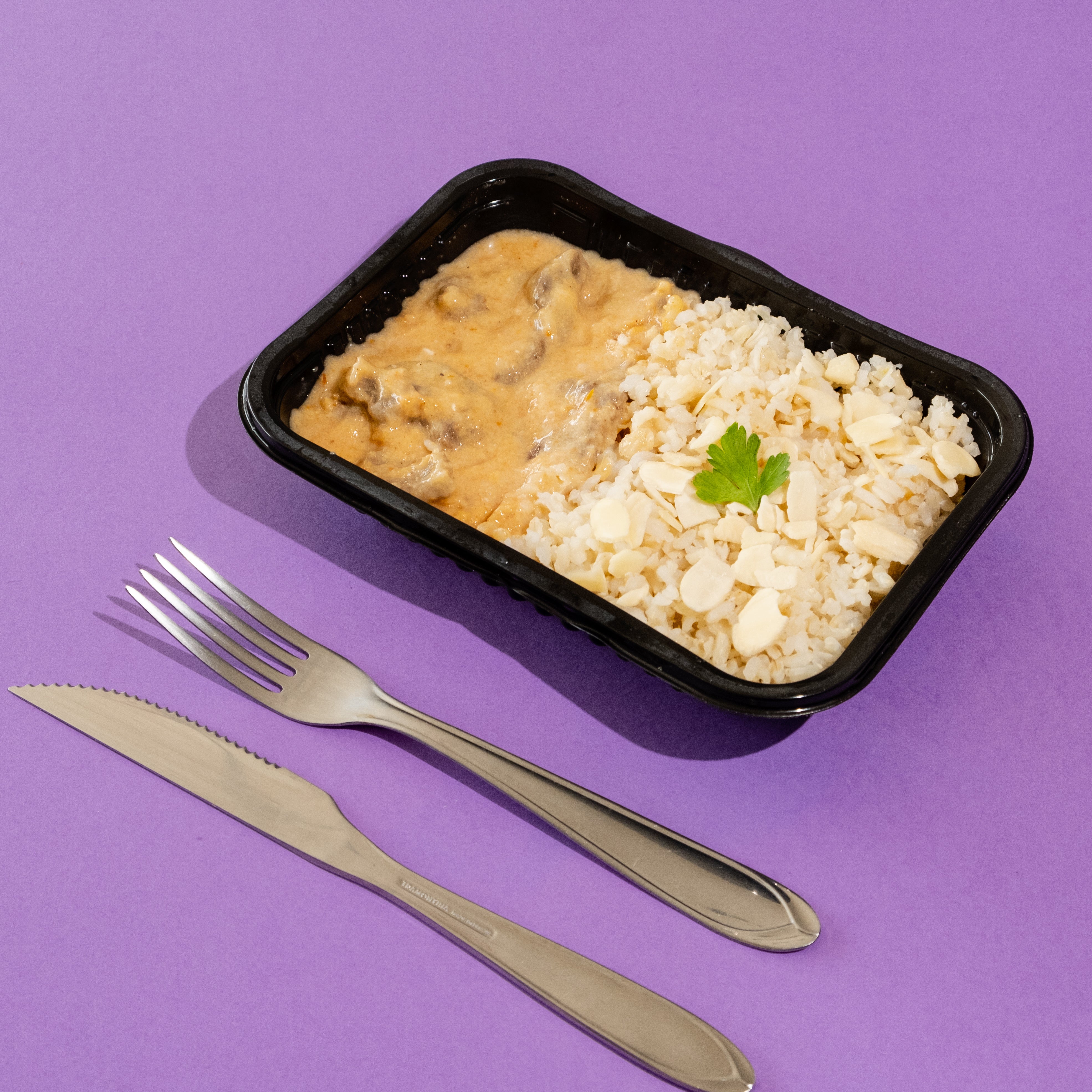 Estrogonofe de alcatra + Arroz Branco com amendoas