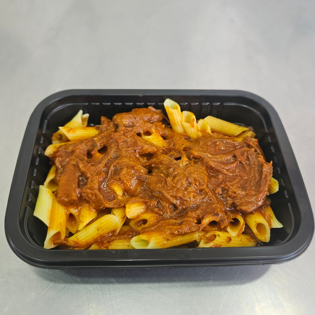 Carne desfiada + Penne sem gluten