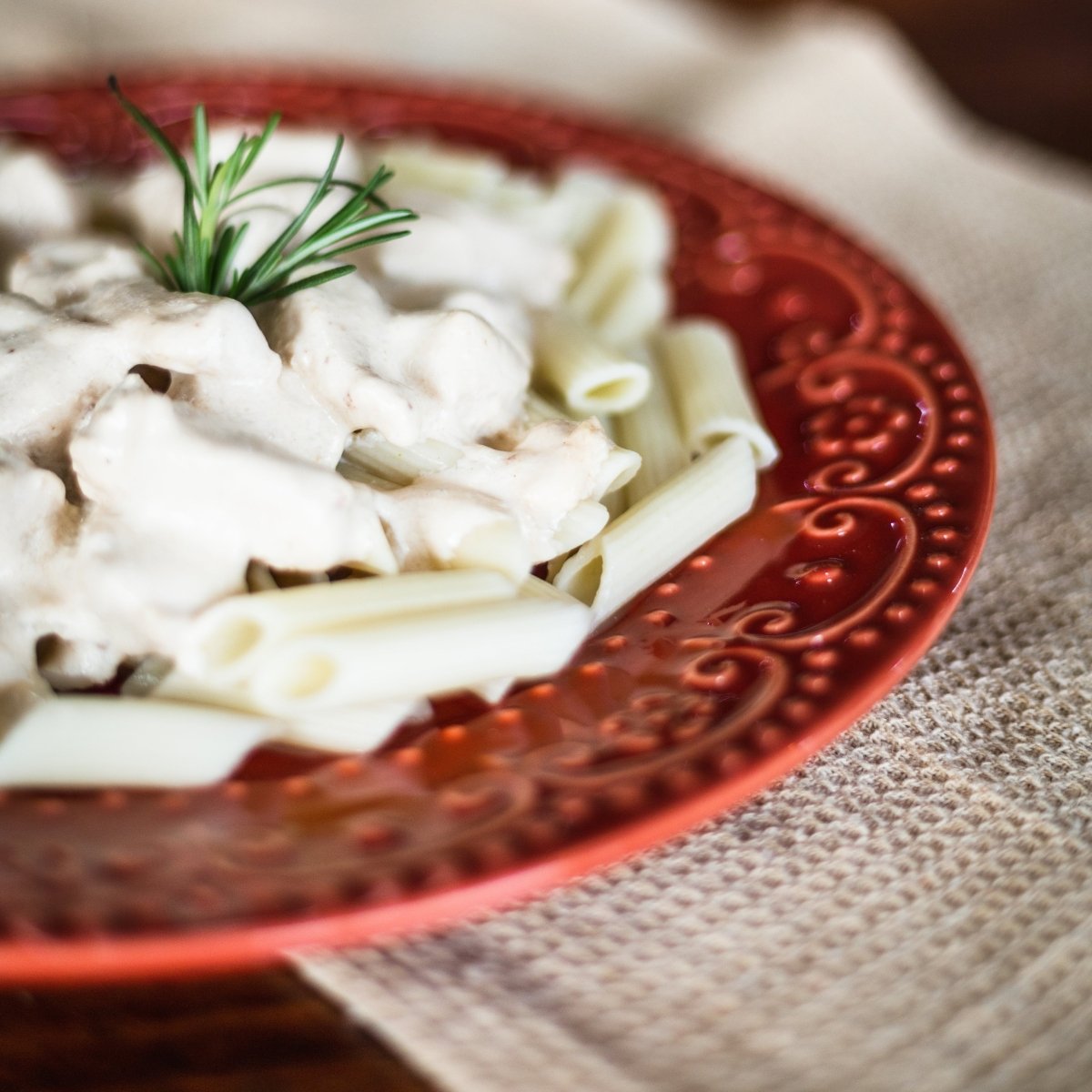 Cubos de frango ao molho de queijo + penne sem gluten - Marmitas do Zé - Marmitas do Zé - gr - mdz12