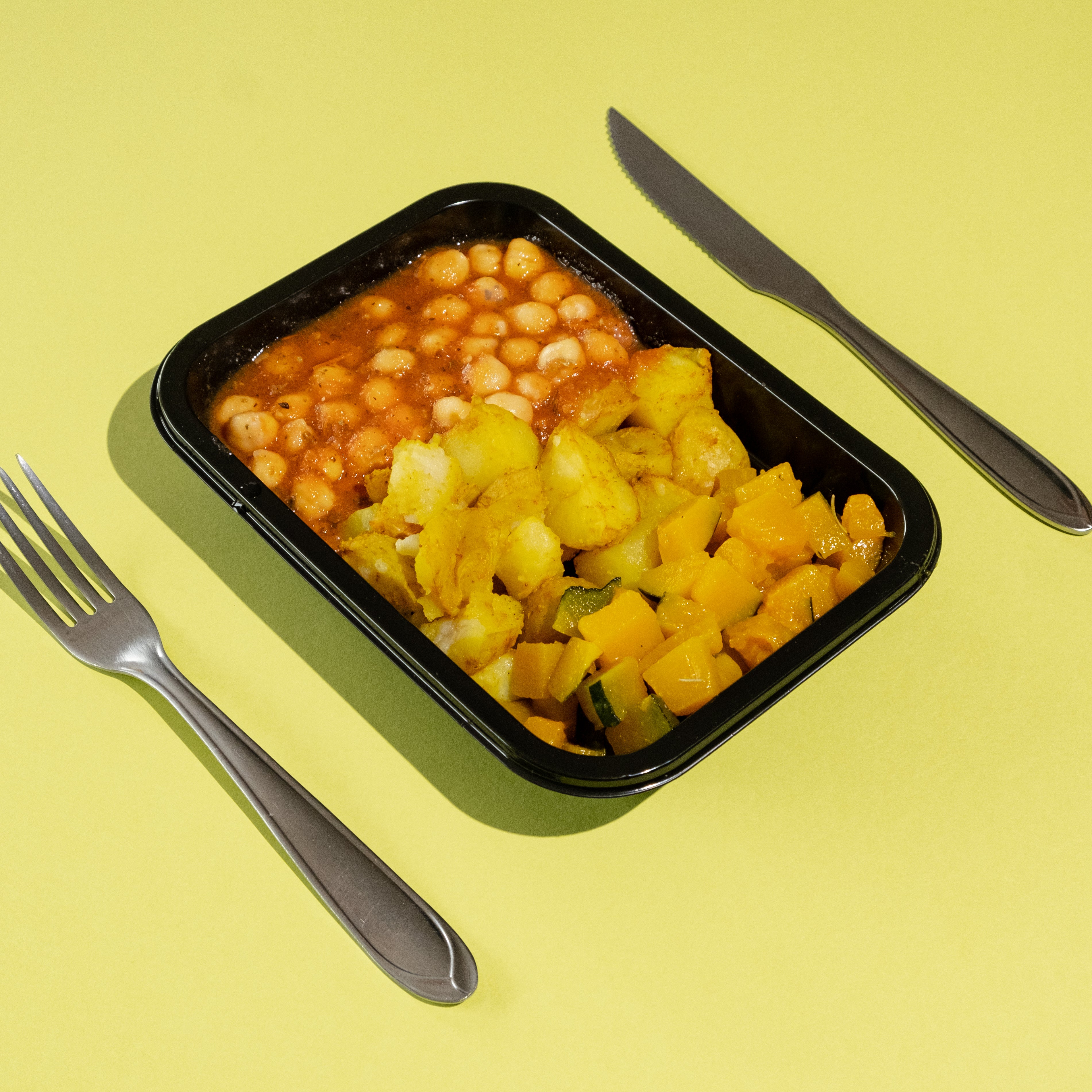 Grao de bico ao molho pomodoro + Batata inglesa + Cabotia assada com alecrim