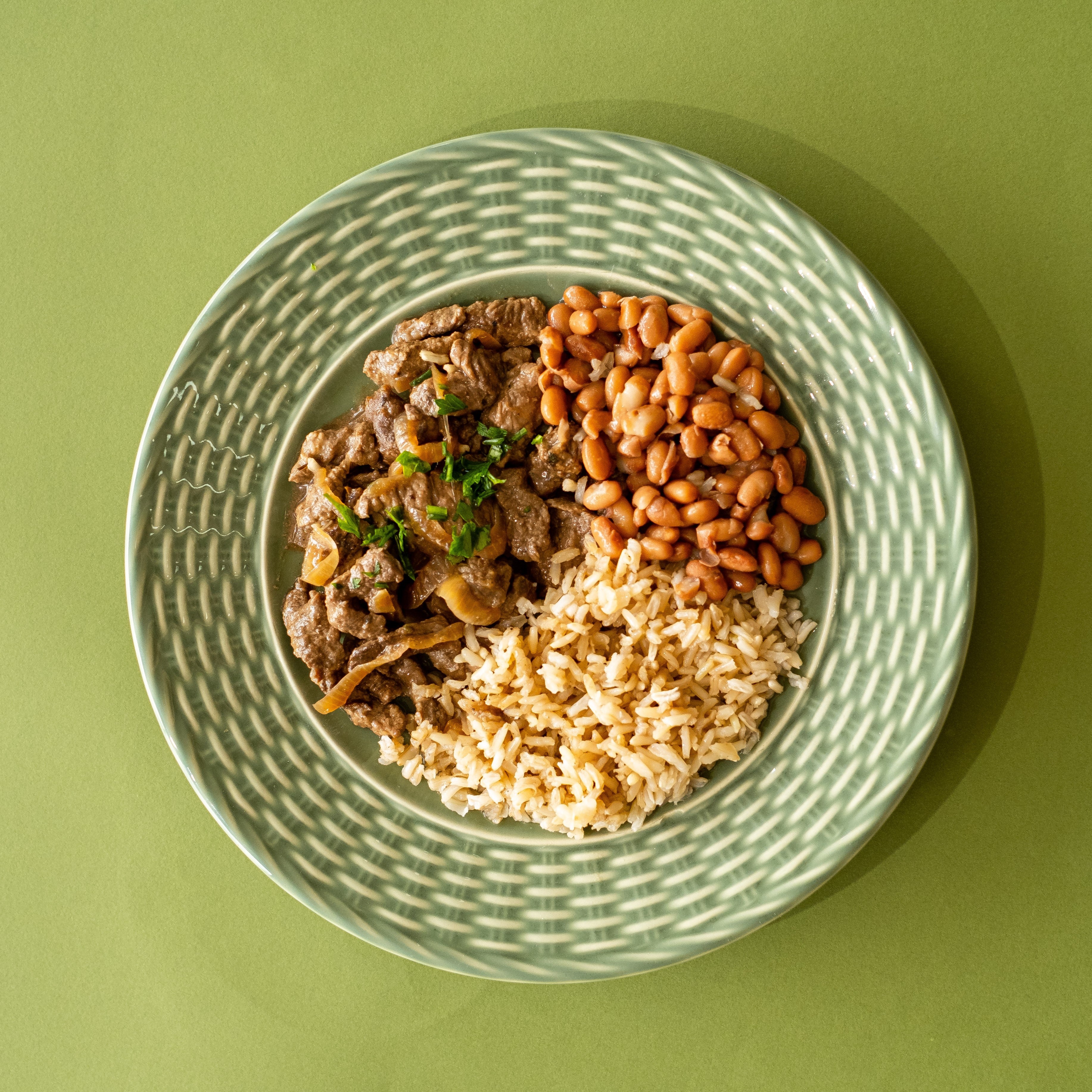 Picadinho de Alcatra acebolado + Arroz integral + Feijao carioca